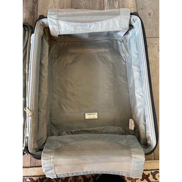 briggs and riley baseline rolling carry on suitcase luggage black #u420xw-4 - Picture 9 of 12